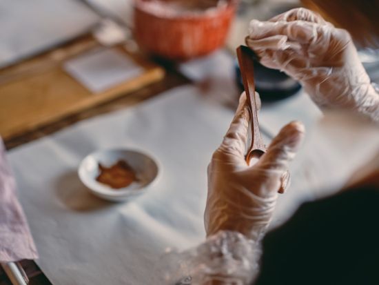 越前漆器 ヤスリ掛け体験+拭き漆体験 オリジナルスプーン製作と2つの工房巡り 7歳から参加OK＜3時間／鯖江市＞