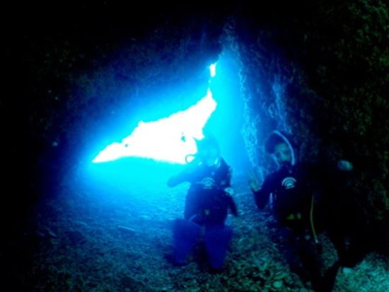 1月～3月はホエールウォッチング付！慶良間 光の洞窟体験ダイビング＋シュノーケリング ＜水中写真＋FHD動画サービス付／那覇市内送迎／沖縄本島＞