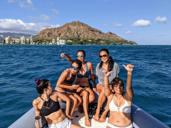 貸切サンセットセーリング　スリル満点のゴムボート「ゾディアック」でクルージング！サンド・アイランドにある老舗ティキ・バーへご案内＜1～12名／ワイキキ発＞