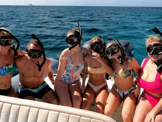 貸切シュノーケリングツアー　高速ゴムボート「ゾディアック」に乗船！スリル満点のクルージングも楽しめるツアー＜英語スタッフ／1～12名／ワイキキ発＞