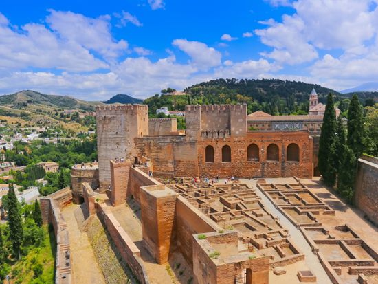 Granada_Alhambra_alcazaba_shutterstock_1198377037