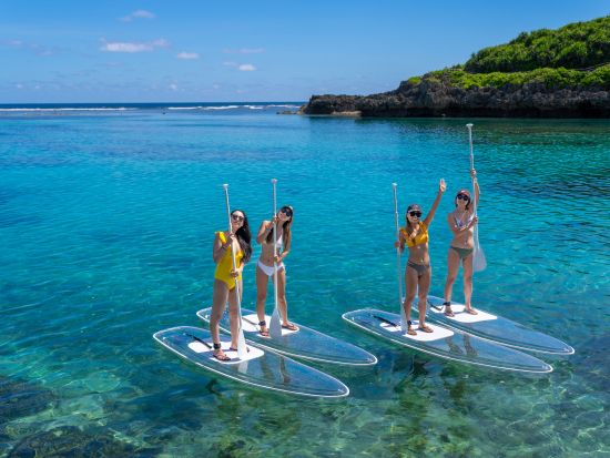 クリアカヤックorクリアSUP　みんなが思い思いに選んで楽しめる！ドローン撮影もあり＜2歳から参加OK／1時間半／宮古島＞