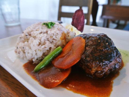 半日体験ダイビング & ランチビュッフェ付きツアー 八重山の美しい海の世界を堪能！島の食材を使ったランチで大満足コース＜約3時間半／お迎え付／昼食付／石垣島発＞