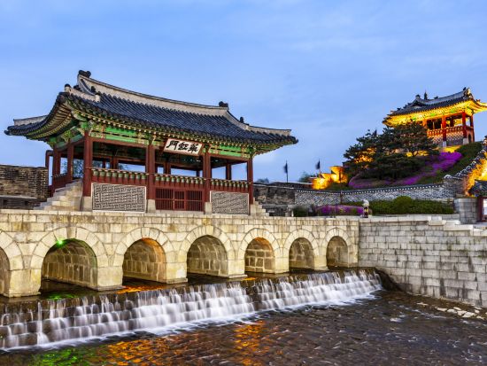 【期間限定】水原まるかじりツアー　 世界遺産「水原華城」＋ドラマロケ地巡り＋工房通り＋ピョルマダン図書館＜1日／日本語／水原名物ランチ込／ホテルお迎え付き＞
