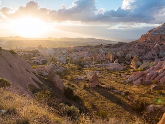 世界遺産カッパドキア+トゥズ湖 2泊3日ツアー　ウフララ渓谷も　洞窟ホテルに2連泊　気球体験付きプランあり＜貸切／日本語ガイド／国内航空券込／イスタンブール発＞