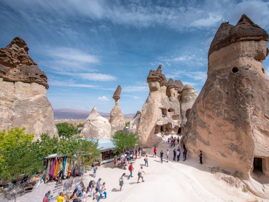 【混載】世界遺産カッパドキア＋パムッカレ 2泊3日ツアー 洞窟ホテル泊 気球付きプランあり＜2都市／日本語ガイド／国内航空券込／イスタンブール発＞