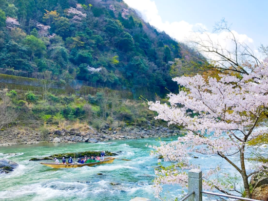 京都・亀岡 保津川下り 事前予約でハイシーズンも安心！絶景・伝統・激流を楽しむ日本最古の川下り＜約2時間＞