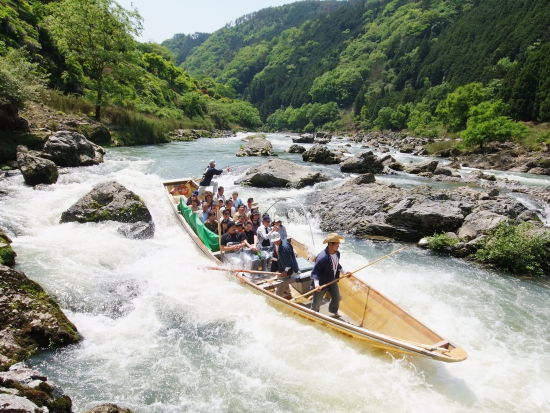 京都・亀岡 保津川下り 事前予約でハイシーズンも安心！絶景・伝統・激流を楽しむ日本最古の川下り＜約2時間＞