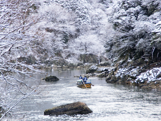 京都・亀岡 保津川下り 事前予約でハイシーズンも安心！絶景・伝統・激流を楽しむ日本最古の川下り＜約2時間＞