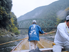 【貸切】京都・亀岡 保津川下り 1グループで貸切利用できる！絶景・伝統・激流を楽しむ日本最古の川下り ＜亀岡〜嵐山 約2時間＞の写真