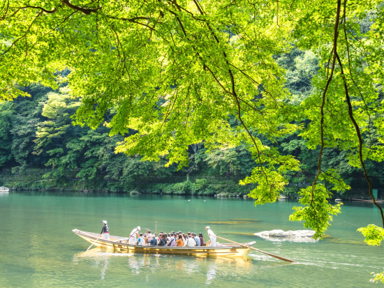 京都・亀岡 保津川下り 事前予約でハイシーズンも安心！絶景・伝統・激流を楽しむ日本最古の川下り＜約2時間＞