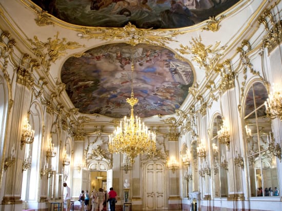 Austria_Vienna_Schonbrunn_Palace_shutterstock_25603663