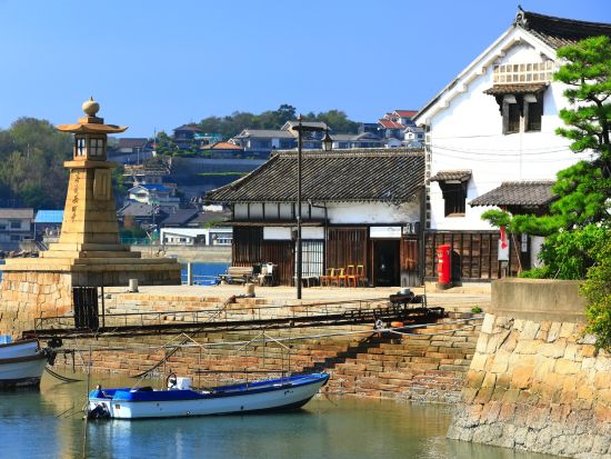 貸切観光タクシー 鞆の浦の歴史と絶景を巡る 阿伏兎観音＋鞆の浦の町散策＜4時間／1-9名／尾道発着＞4名参加で1名8,280円～ by 大平交通