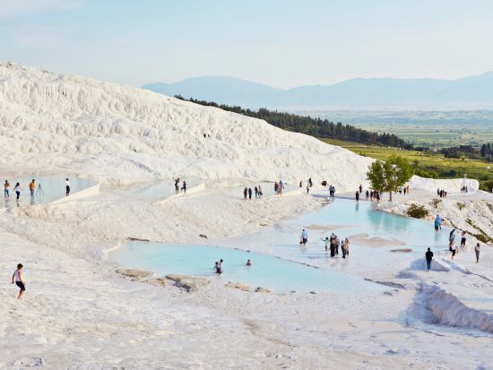世界遺産カッパドキア＋パムッカレ＋トゥズ湖 3泊4日ツアー　洞窟ホテルに2連泊　気球付きプランあり＜貸切／日本語ガイド／国内航空券込／イスタンブール発＞