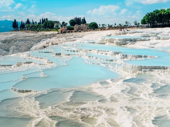【混載】世界遺産カッパドキア＋パムッカレ 3泊4日ツアー 洞窟ホテル泊 気球体験付きプランあり＜2都市／日本語ガイド／国内航空券込／イスタンブール発＞
