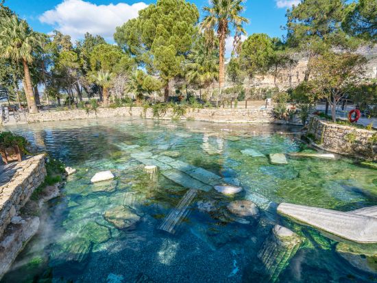 【混載】世界遺産カッパドキア＋パムッカレ＋エフェソス 3泊4日ツアー 洞窟ホテル泊 気球付きプランあり＜3都市／日本語ガイド／国内航空券込／イスタンブール発＞