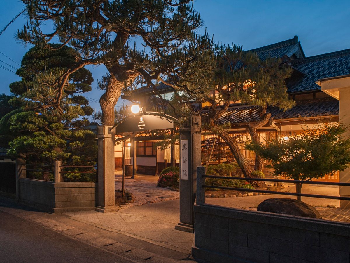 NIPPONIA出雲大社 門前町」宿泊＋出雲大社ガイドツアー フレンチを