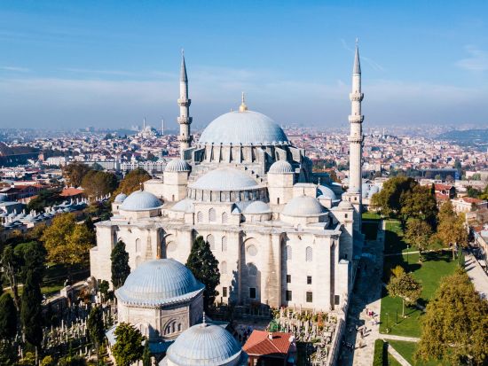 イスタンブール ストリートフードツアー！地下宮殿・モスク・バザールを巡りながら地元グルメを食べ歩き＜貸切／日本語ガイド／昼食付／ホテル送迎あり＞