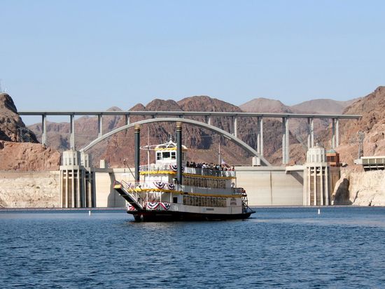 Lake-Mead-Bus-Tours-from-Las-Vegas-03