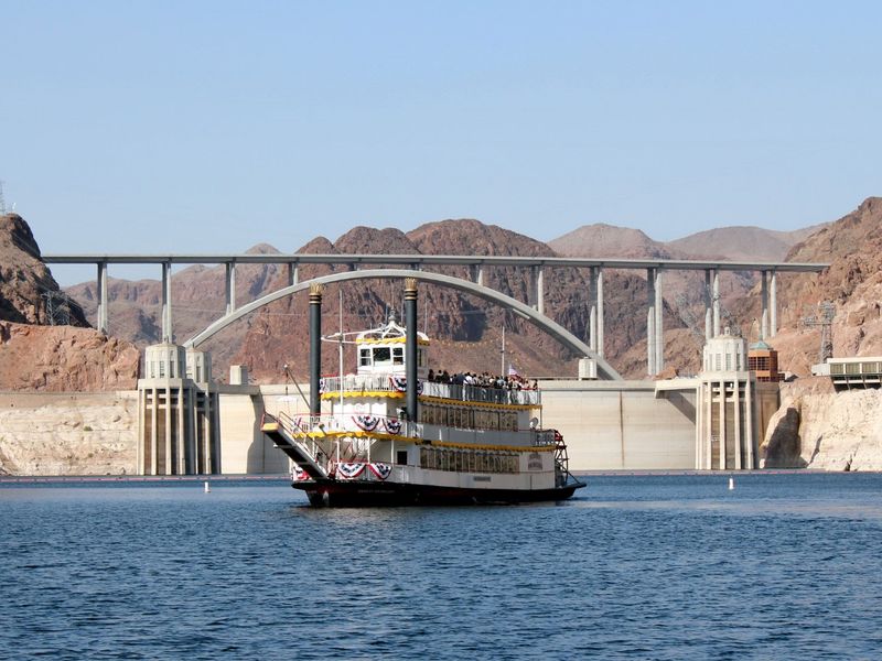 Lake-Mead-Bus-Tours-from-Las-Vegas-03