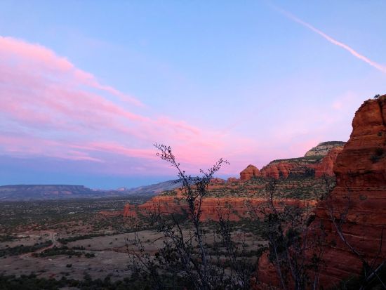 セドナ　朝日鑑賞ハイキングツアー ＜初級～中級レベル／日本語ドライバーガイド＞