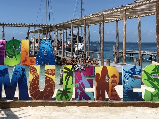 イスラムヘーレス島観光＋ドローン空撮ツアー！カンクン在住スタッフがローカルな街の魅力をご案内＜半日／混載／日本語ガイド／少人数制／カンクン発＞