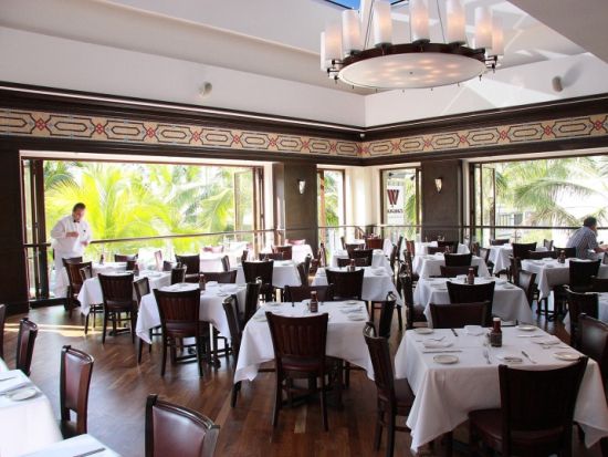 ウルフギャング・ステーキハウス　コースディナーとタンタラスの丘夜景観賞ツアー　ロイヤル・ハワイアン・センター内老舗ステーキレストラン＜夕食＞