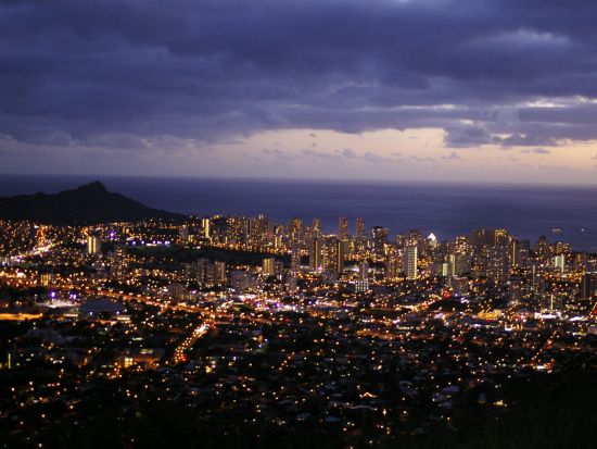 ウルフギャング・ステーキハウス　コースディナーとタンタラスの丘夜景観賞ツアー　ロイヤル・ハワイアン・センター内老舗ステーキレストラン＜夕食＞