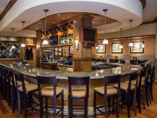 ウルフギャング・ステーキハウス　コースディナーとタンタラスの丘夜景観賞ツアー　ロイヤル・ハワイアン・センター内老舗ステーキレストラン＜夕食＞