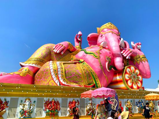 ピンクのガネーシャ直行バス 「ワット・サマーン・ラッタナーラーム」⇔バンコク市内往復送迎 ＜午前・午後／現地語ドライバー＞