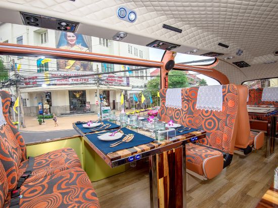 タイバスフードツアー　バスに乗りながら市内観光＆ミシュラングルメも楽しめる一石二鳥のバスツアー！＜セットメニュー／英語＞