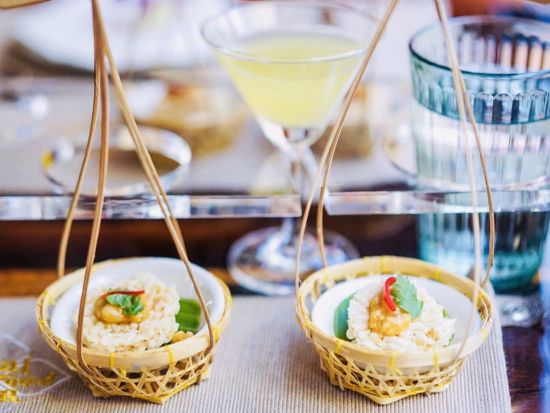 タイバスフードツアー　バスに乗りながら市内観光＆ミシュラングルメも楽しめる一石二鳥のバスツアー！＜セットメニュー／英語＞