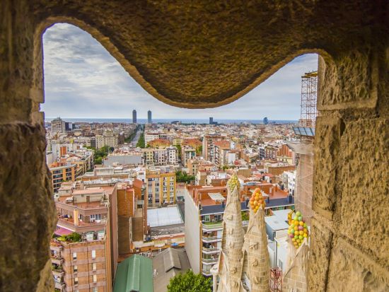 サグラダ・ファミリア徹底解説ツアー 日本語ガイドがご案内！地下博物館も見学　鐘楼入場確約プラン有り＜約2～3時間＞