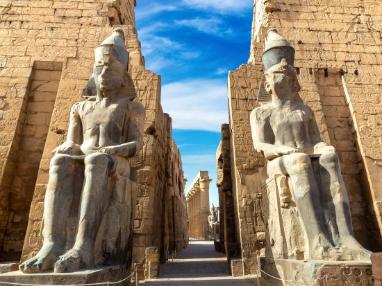 【ルクソール発  ナイル川クルーズ4泊5日】5つ星豪華客船！アブシンベル観光付きプランあり＜月・土曜出発／アスワン着＞