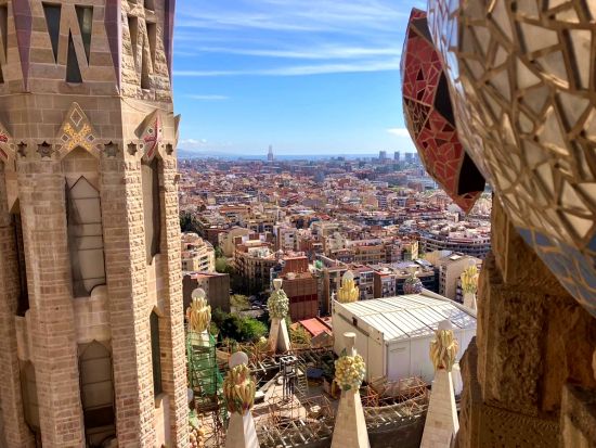 ガウディづくしのバルセロナ観光ツアー　塔へもご案内！サグラダ・ファミリア＆グエル公園＆カサ・ミラ＆カサ・バトリョ ＜貸切／日本語ガイド＞