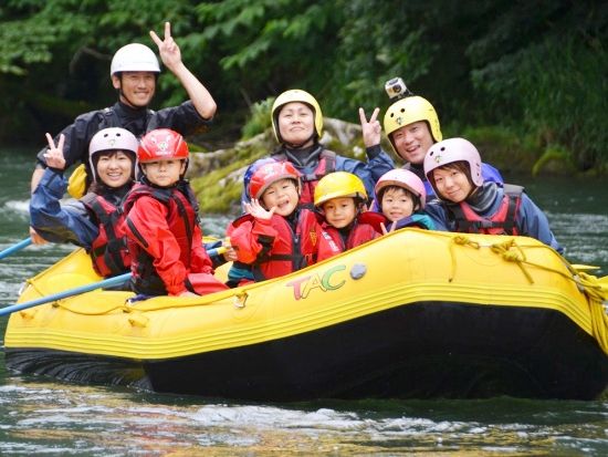 十勝川キッズラフティング パドルを持たずに川下り！家族揃って冒険の旅へ出発＜5～11月／4歳以上＞byTACとかちアドベンチャークラブ