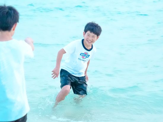 宮古島観光+ファミリーフォトツアー 家族旅行の思い出に特別なお写真を残す♪ 最高のロケーションを巡りながら撮影＜3ロケーション／最大3時間／宮古島＞