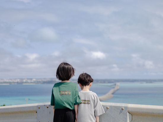 宮古島観光+カップルフォトツアー 思い出を最高の形で残せる♪ ご希望のロケーションを巡りながら2人らしい特別な写真を撮影＜3ロケーション／最大3時間／宮古島＞