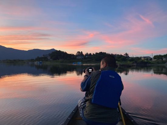 早朝カナディアンカヌー体験 朝の富士山と自然を湖上から堪能！ 写真データのサービス付＜6:00～／3歳～／2名～／山梨・河口湖＞
