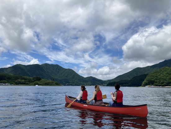早朝カナディアンカヌー体験 朝の富士山と自然を湖上から堪能！ 写真データのサービス付＜6:00～／3歳～／2名～／山梨・河口湖＞
