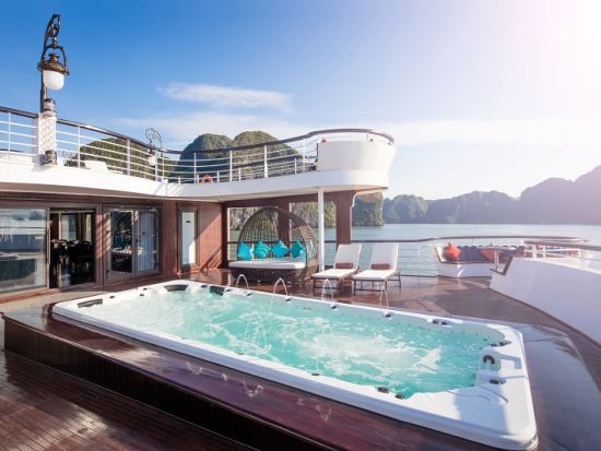 世界遺産ハロン湾1泊2日クルーズ　ジャグジープール＆全室バルコニー付き！ハロン湾最大級の豪華大型客船「アンバサダー号」で絶景を満喫