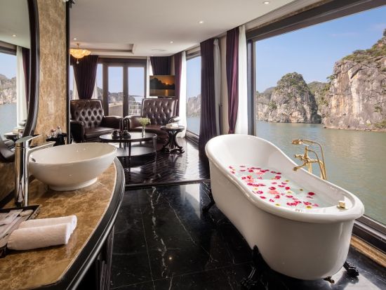 世界遺産ハロン湾1泊2日クルーズ　ジャグジープール＆全室バルコニー付き！ハロン湾最大級の豪華大型客船「アンバサダー号」で絶景を満喫