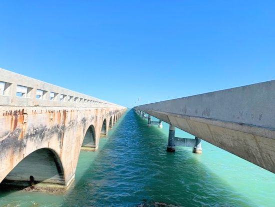 絶景セブンマイル・ブリッジ 1日観光ツアー　海上ハイウェイを往復ドライブする時短プラン ＜昼食付き／日本語ドライバーガイド＞