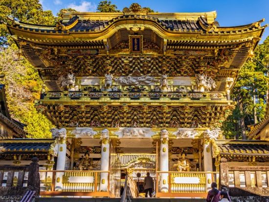 東京発日帰りバスツアー　日光東照宮＆いろは坂・華厳の滝・中禅寺湖！名物「栗おこわ葵御膳」付きで日光の絶景と歴史を満喫＜英語・中国語ガイド＞