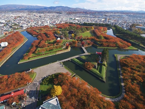 札幌市内発着函館満喫1泊2日宿泊付きバスツアー　函館山ロープウェイで行く世界三大夜景観賞+金森赤レンガ倉庫+函館朝市など満喫旅＜通年／札幌市内発着＞