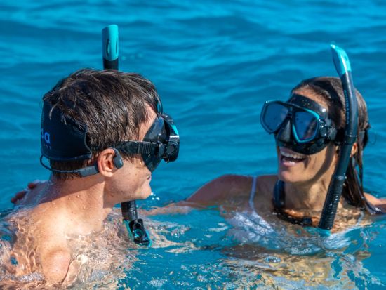 シュノーケリング 日帰りグレートバリアリーフ　体験ダイビング付きプランあり！豪華ボート利用＜昼食付き＞by ツサダイブ