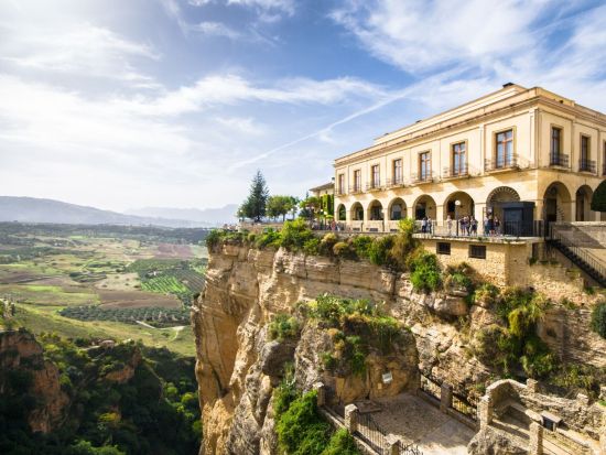 断崖絶壁の村 ロンダ観光1日ツアー　アンダルシアの白い村サハラ・デ・ラ・シエラ＋グラサレマ＜英語／セビリア発着＞