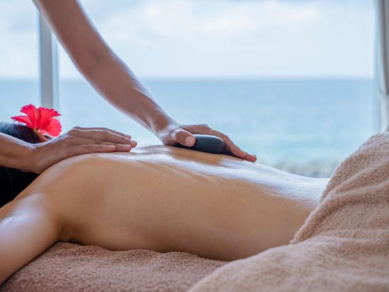 池間島の海が見える絶景サロンで宮古のスペシャルオイルトリートメント＜60分～120分/選べるフェイシャル&ヘッドスパセット＞