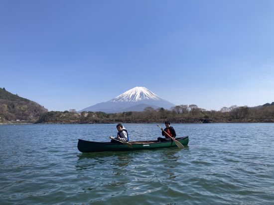 カナディアンカヌー体験 静かな精進湖の大自然と雄大な富士山を眺めながら湖上散歩！ 写真データのサービス付＜午前・午後／3歳～／2名～／山梨・精進湖＞
