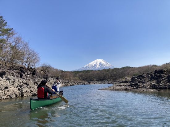 早朝カナディアンカヌー体験 朝の精進湖で大自然と雄大な富士を堪能！ 写真データのサービス付＜7:00～／3歳～／2名～／山梨・精進湖＞